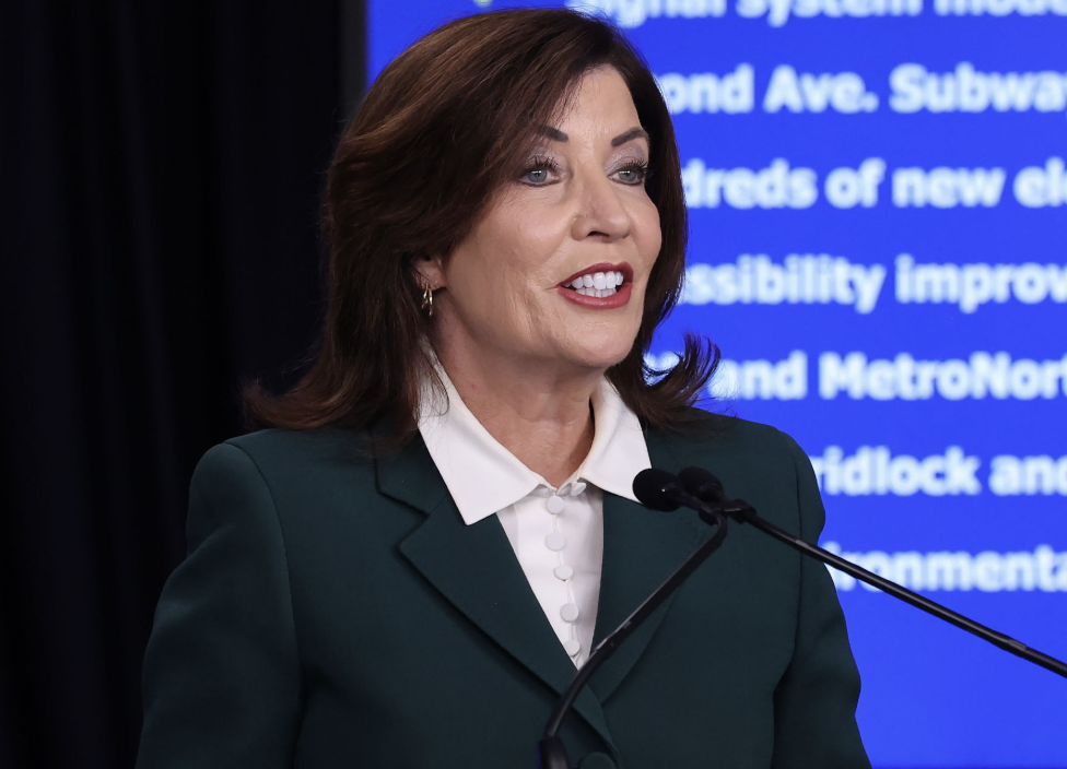 天呐!纽约检方对Luigi Mangione指控由二级谋杀改一级谋杀!并扯上恐怖主义犯罪!